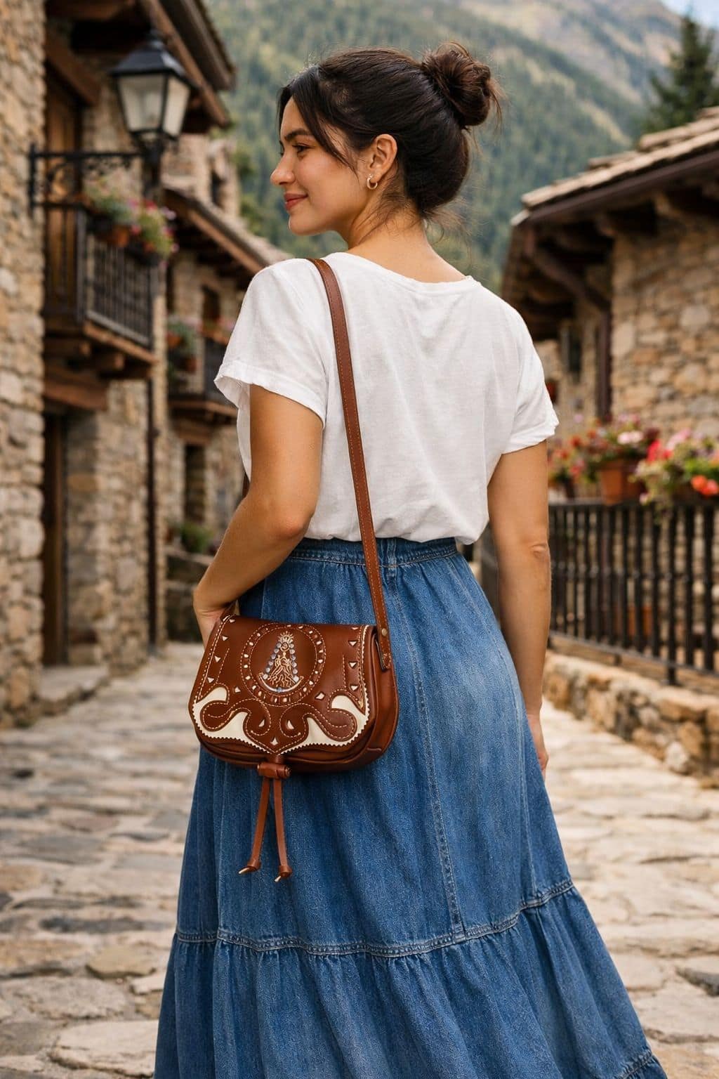 Bolso de piel con motivos de la virgen Rocío